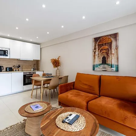Renovated Flat 250m From The - Town Centre 아파트