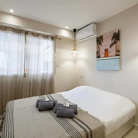 아파트 Renovated Flat 250m From The - Town Centre