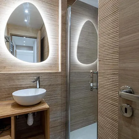 아파트 Renovated Flat 250m From The - Town Centre