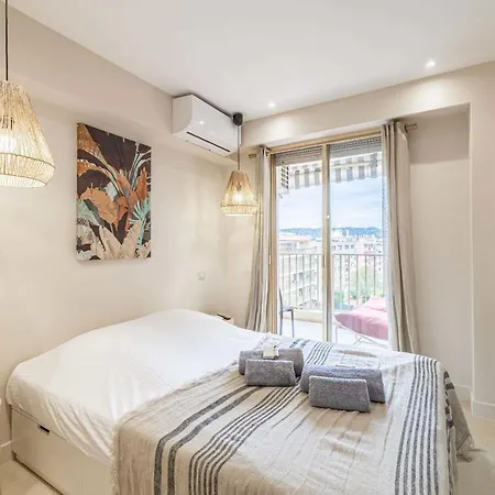 아파트 Renovated Flat 250m From The - Town Centre